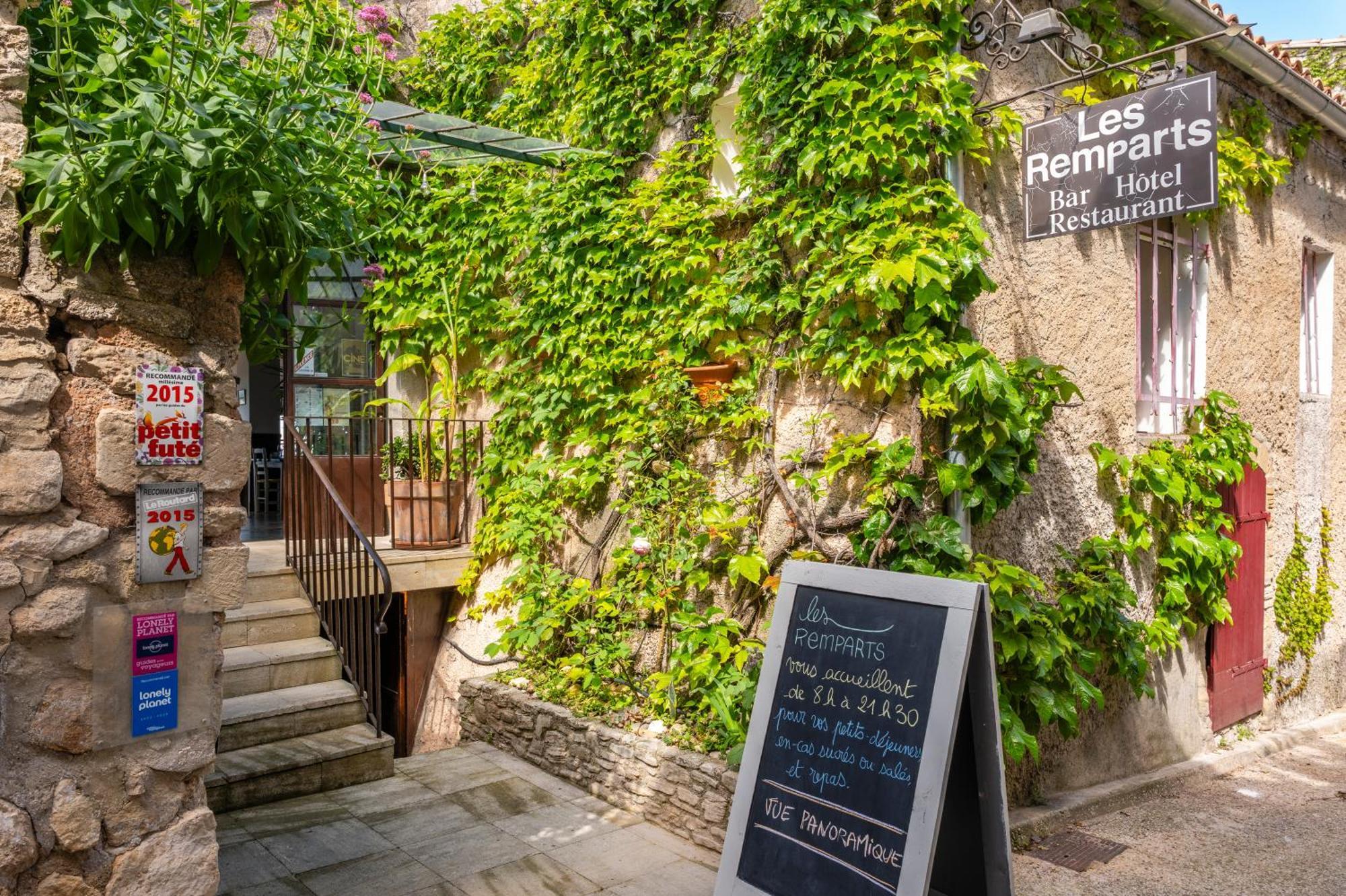 Hotel Restaurant Les Remparts Venasque Exteriér fotografie