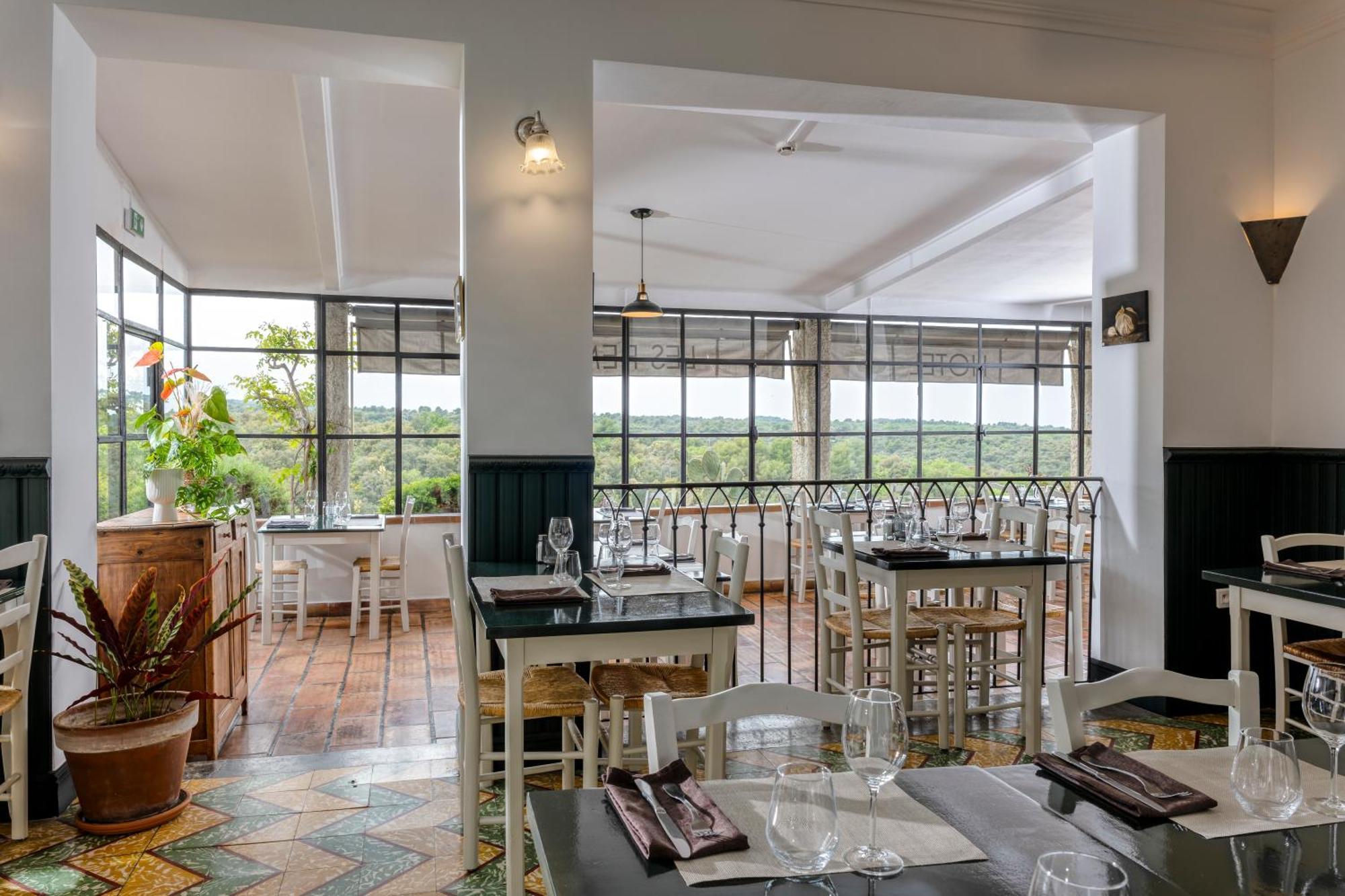 Hotel Restaurant Les Remparts Venasque Exteriér fotografie