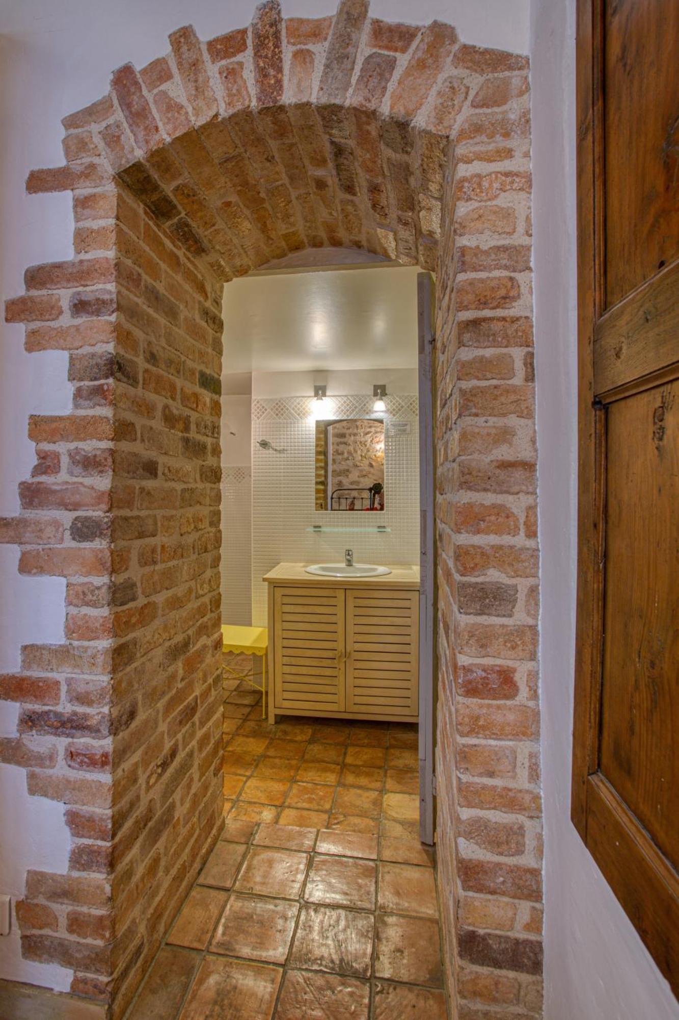 Hotel Restaurant Les Remparts Venasque Exteriér fotografie