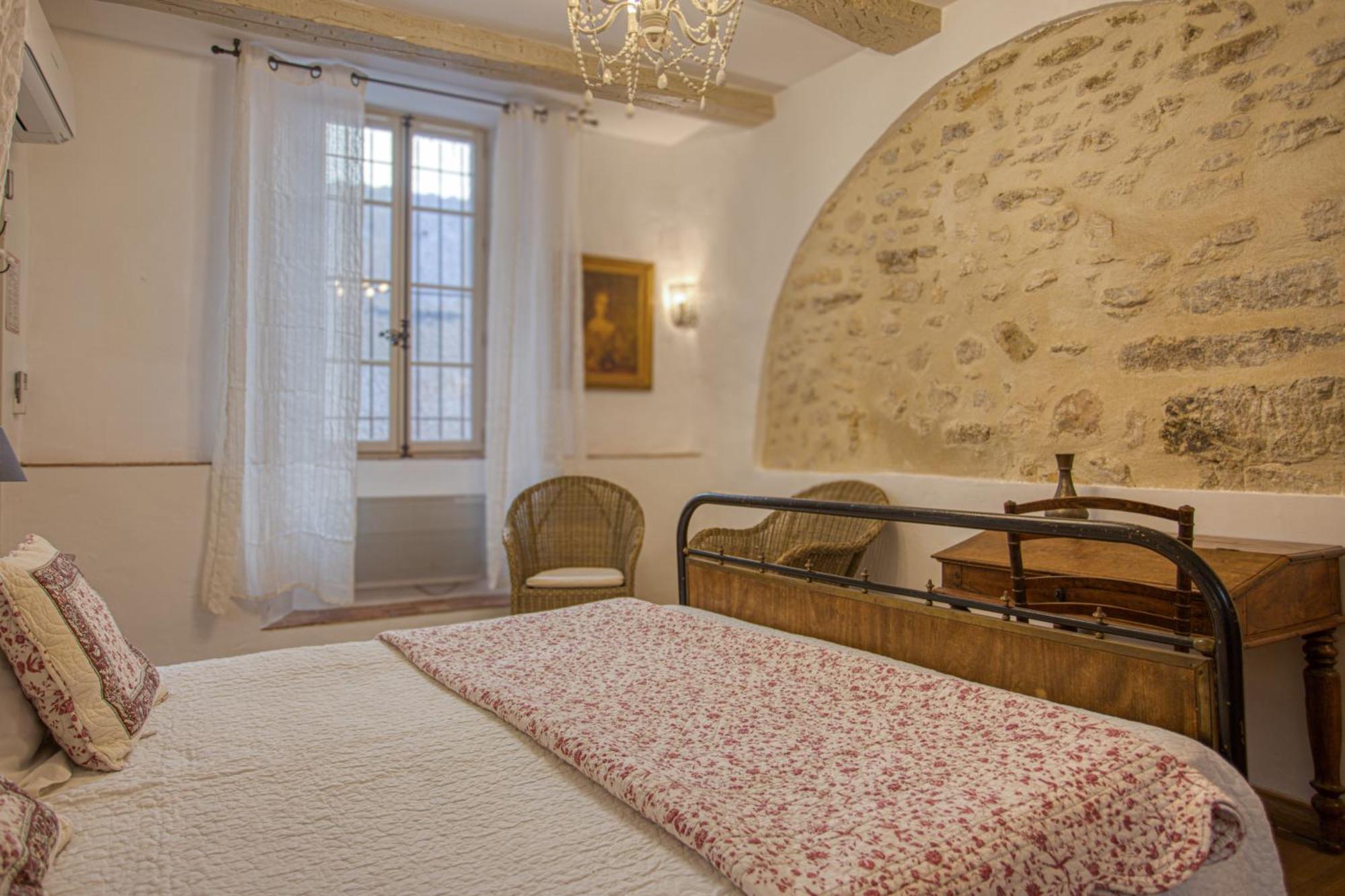 Hotel Restaurant Les Remparts Venasque Exteriér fotografie